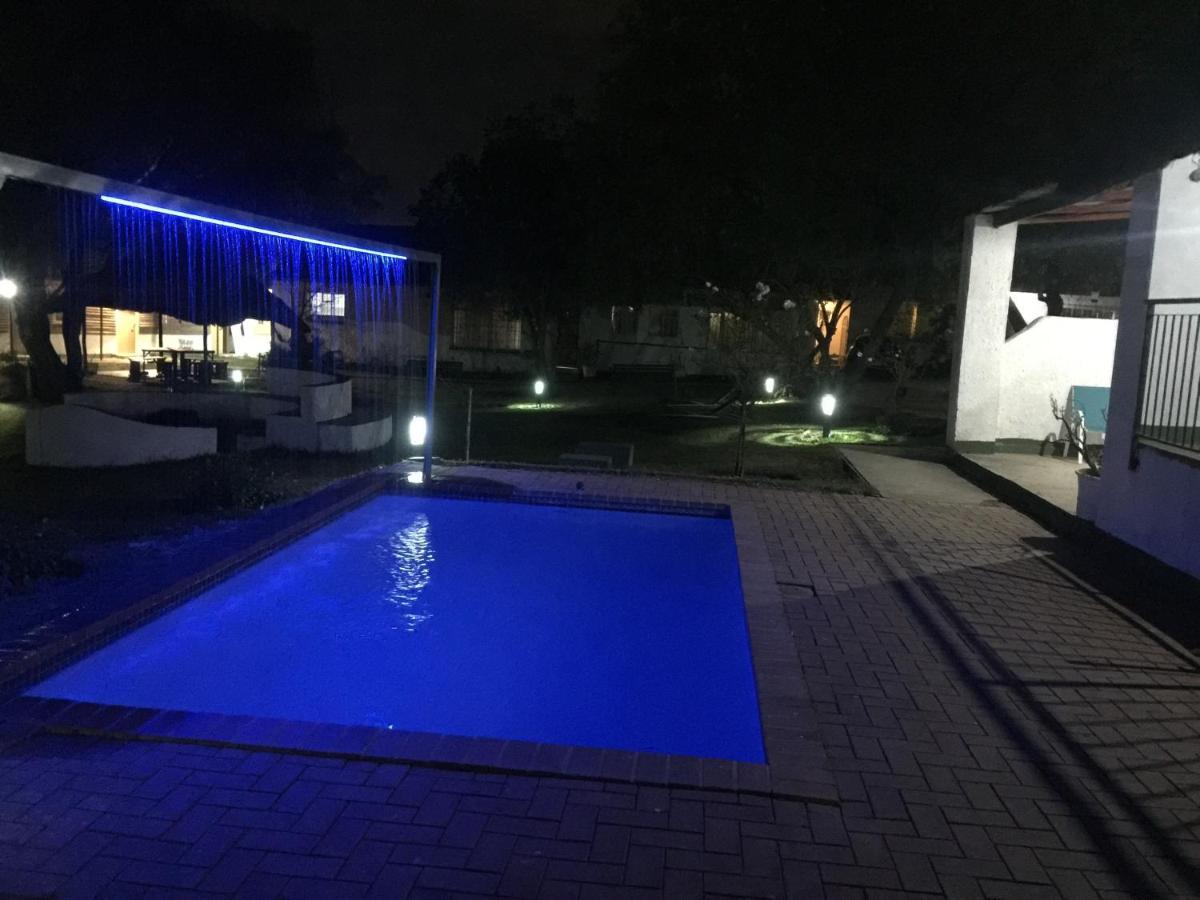 Simbasun Cottages Midrand Bagian luar foto