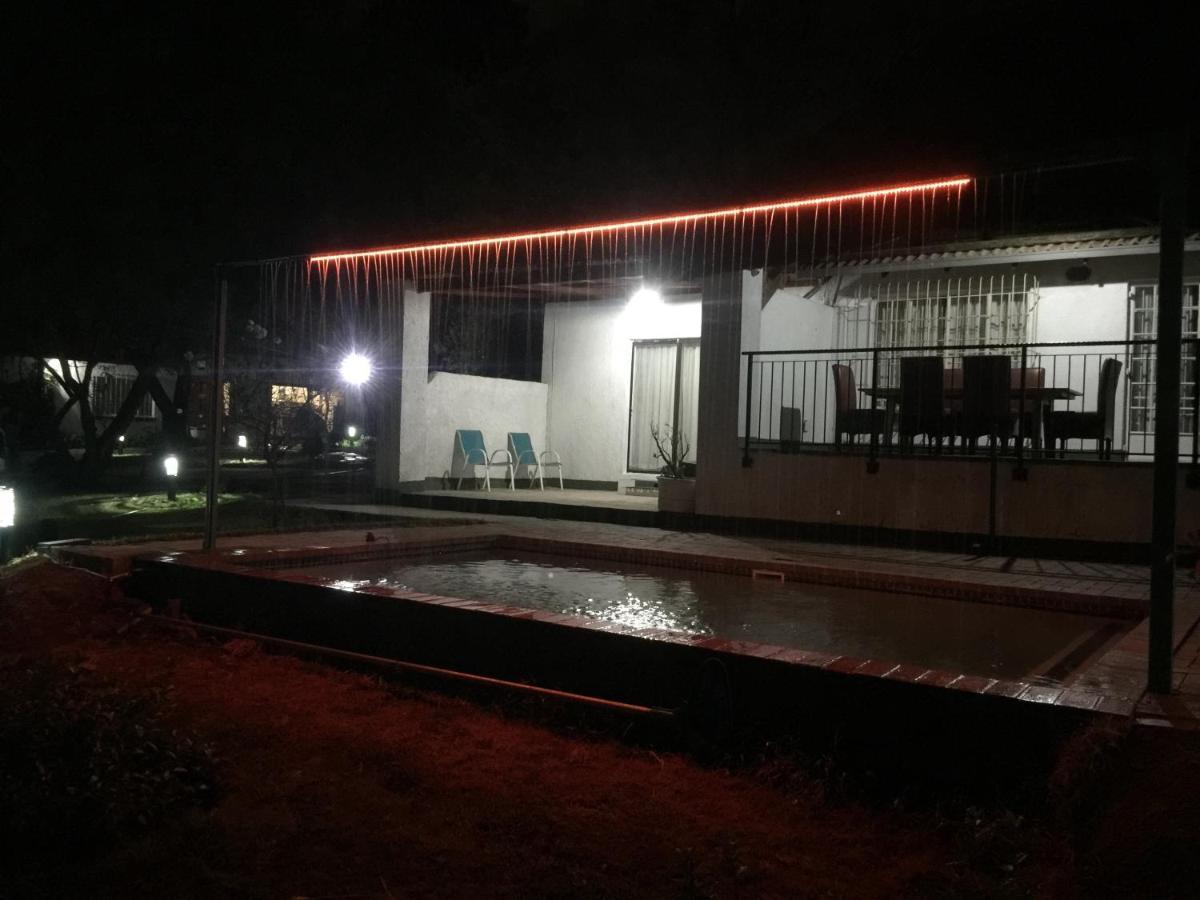 Simbasun Cottages Midrand Bagian luar foto