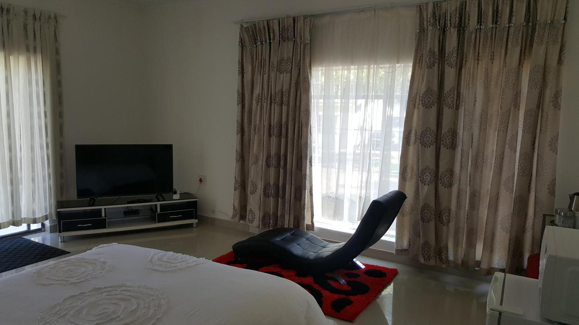 Simbasun Cottages Midrand Bagian luar foto