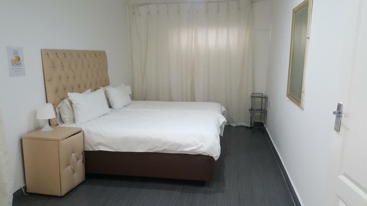 Simbasun Cottages Midrand Bagian luar foto