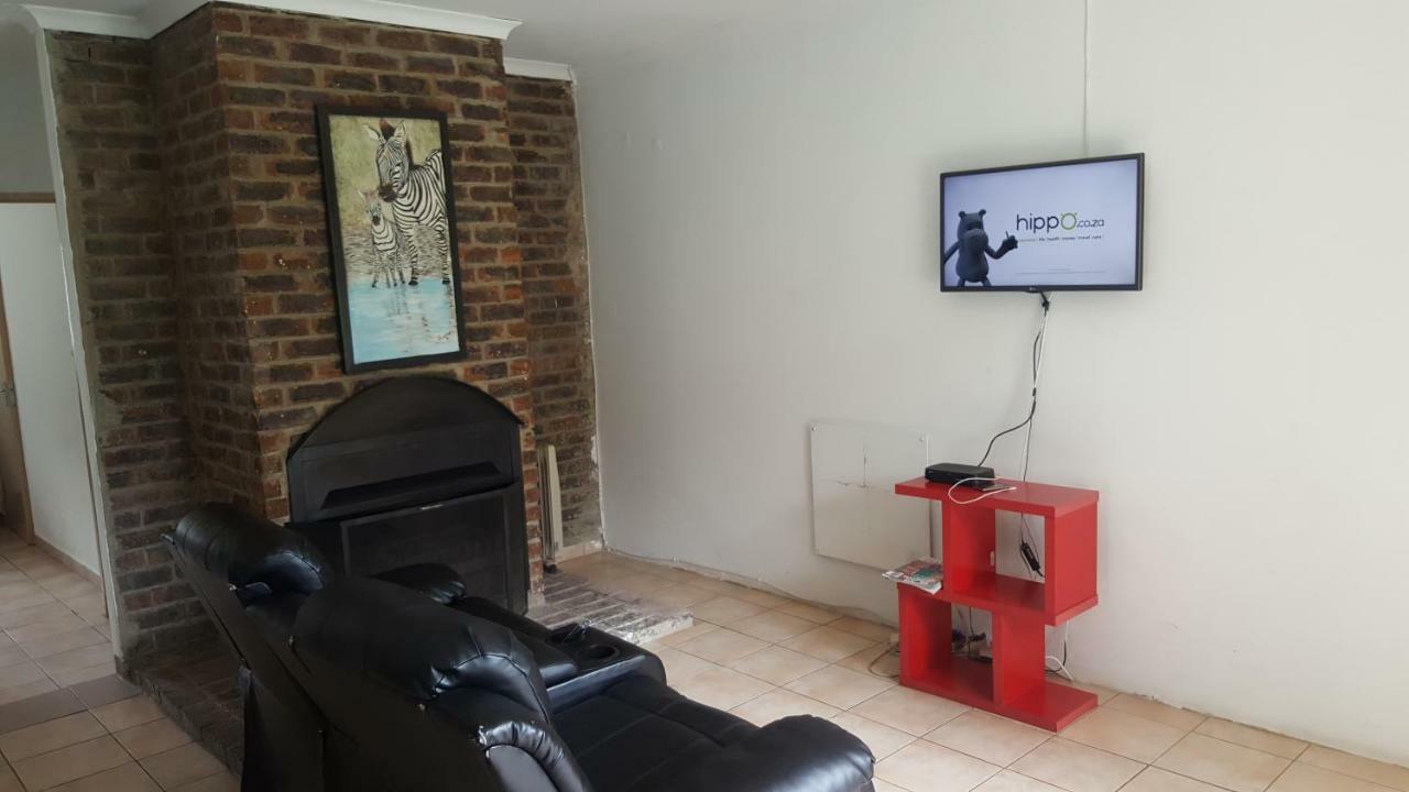 Simbasun Cottages Midrand Bagian luar foto