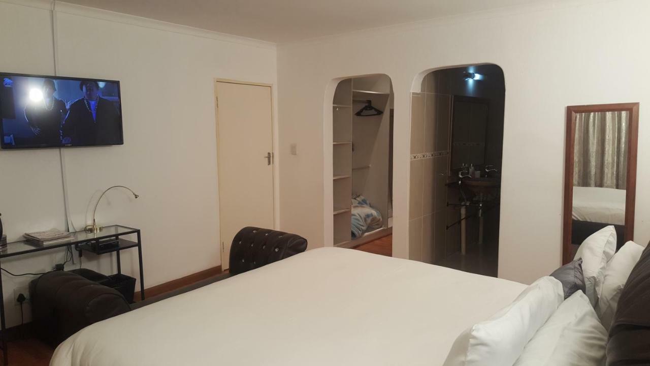 Simbasun Cottages Midrand Bagian luar foto