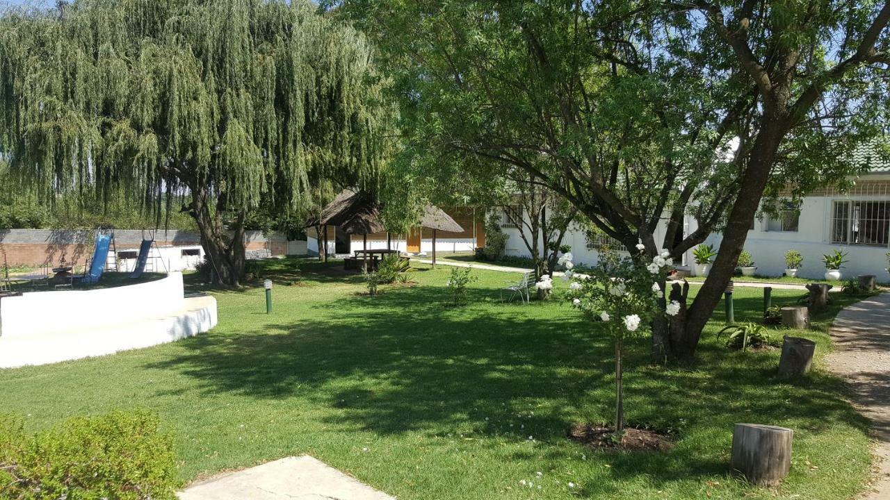 Simbasun Cottages Midrand Bagian luar foto