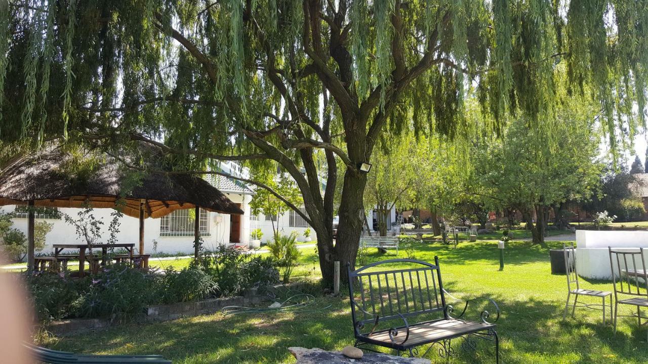 Simbasun Cottages Midrand Bagian luar foto