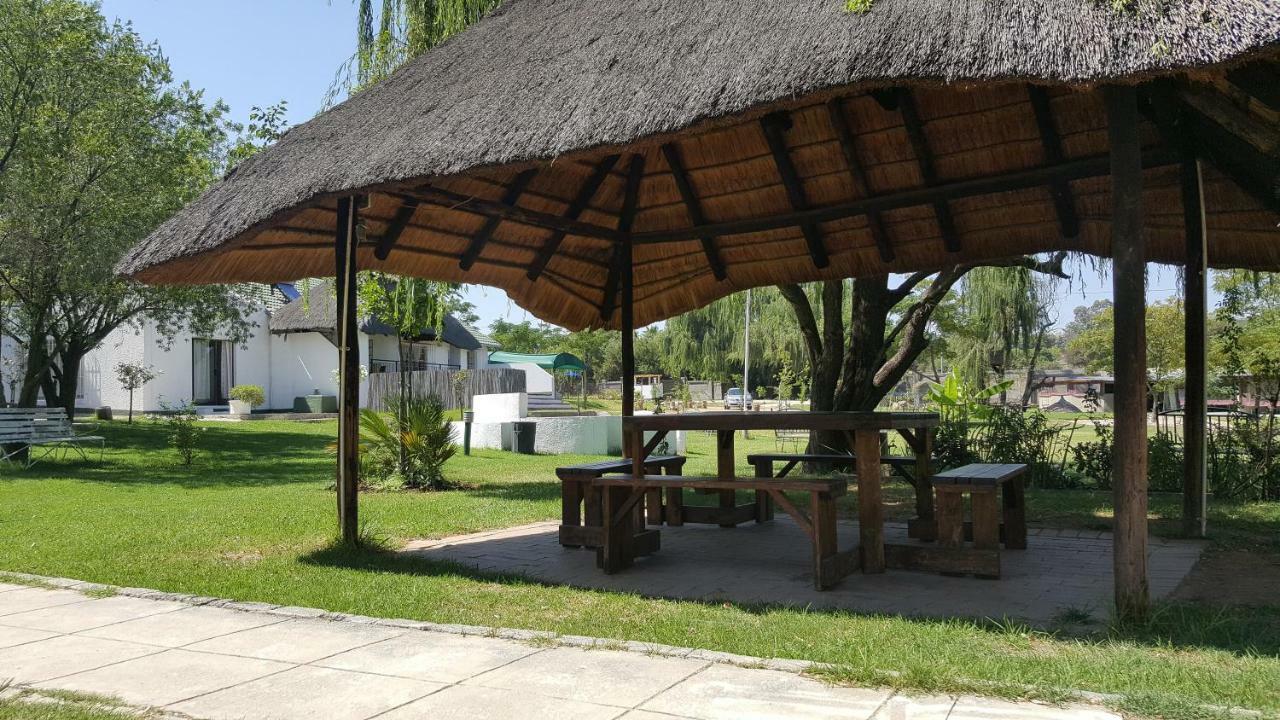 Simbasun Cottages Midrand Bagian luar foto