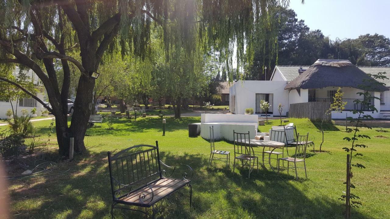 Simbasun Cottages Midrand Bagian luar foto