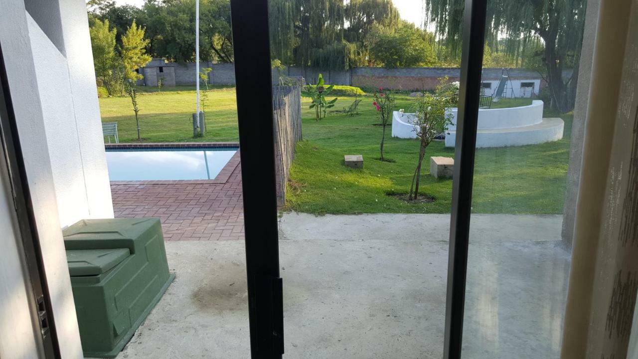 Simbasun Cottages Midrand Bagian luar foto