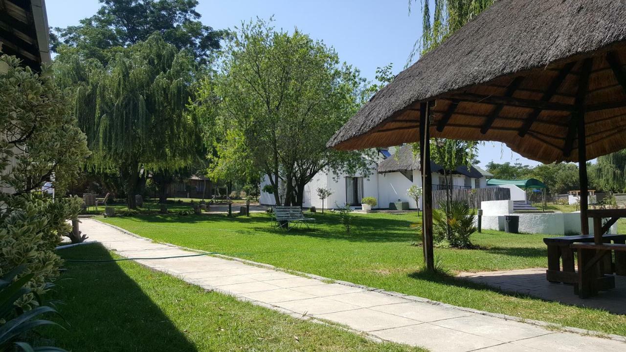 Simbasun Cottages Midrand Bagian luar foto
