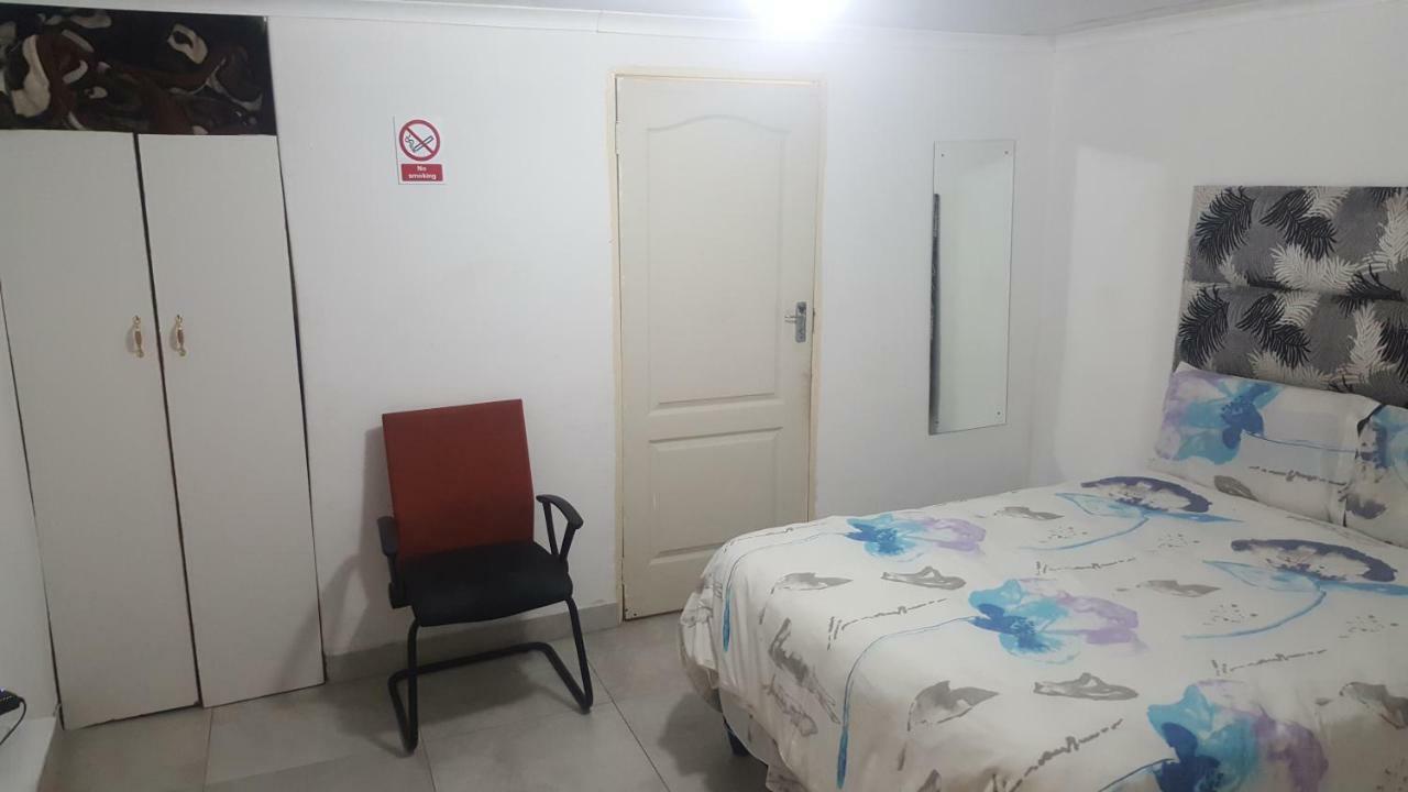 Simbasun Cottages Midrand Bagian luar foto