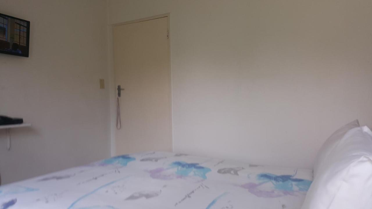 Simbasun Cottages Midrand Bagian luar foto
