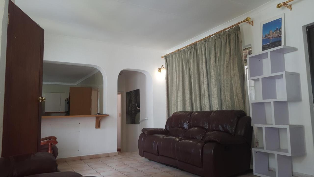 Simbasun Cottages Midrand Bagian luar foto