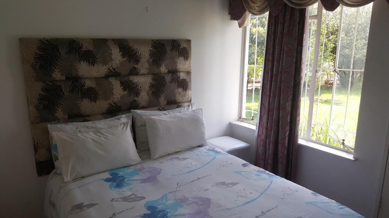 Simbasun Cottages Midrand Bagian luar foto