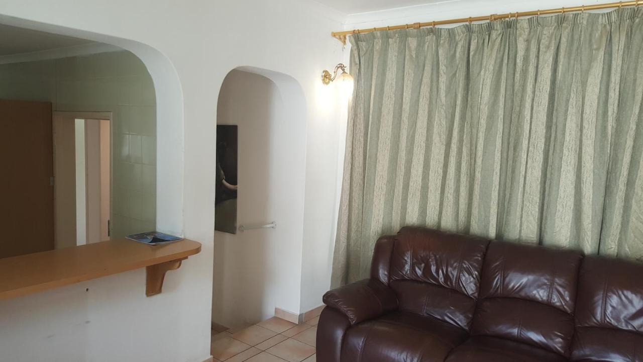 Simbasun Cottages Midrand Bagian luar foto