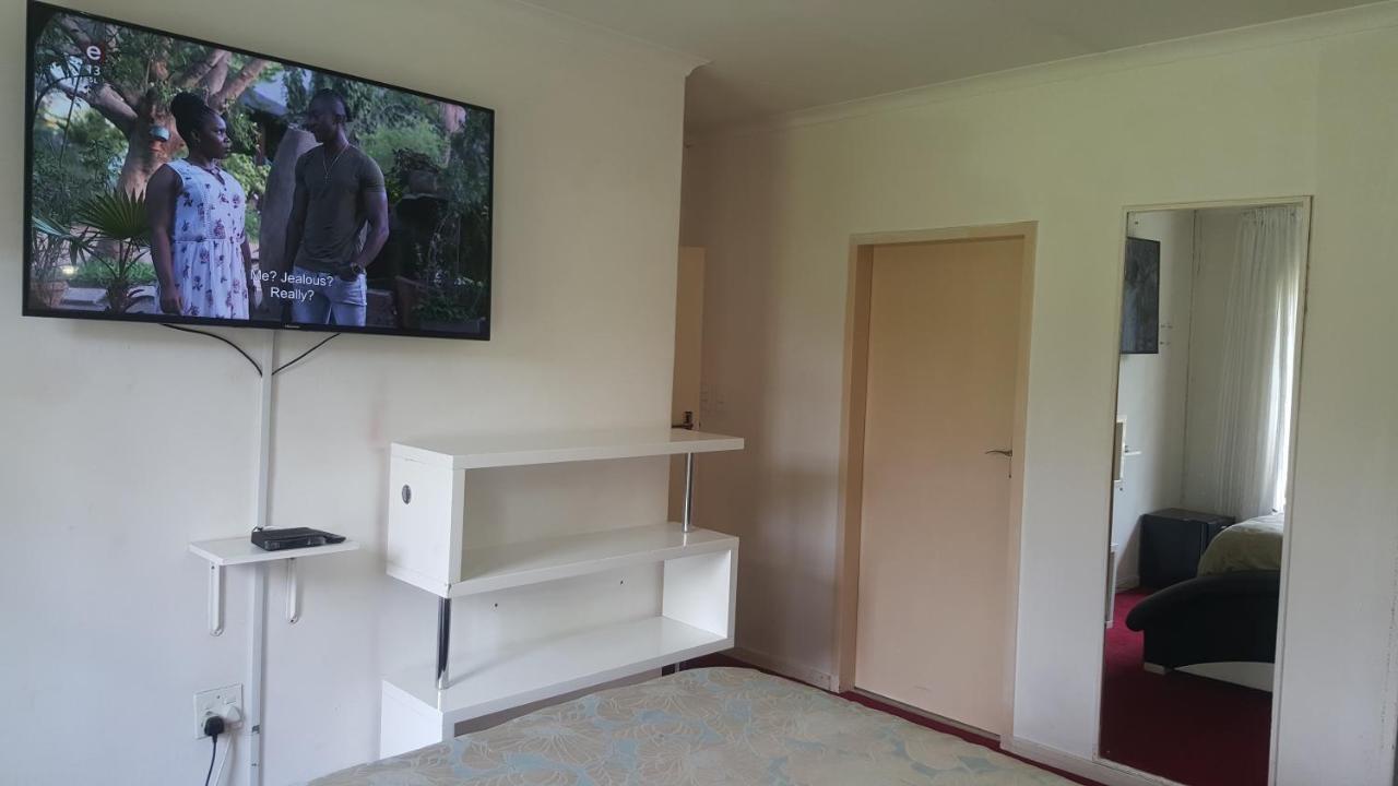 Simbasun Cottages Midrand Bagian luar foto