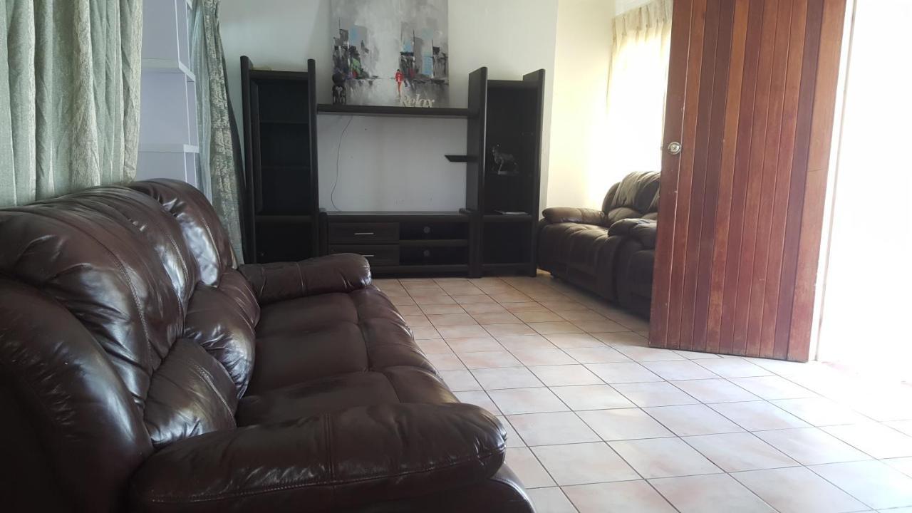 Simbasun Cottages Midrand Bagian luar foto