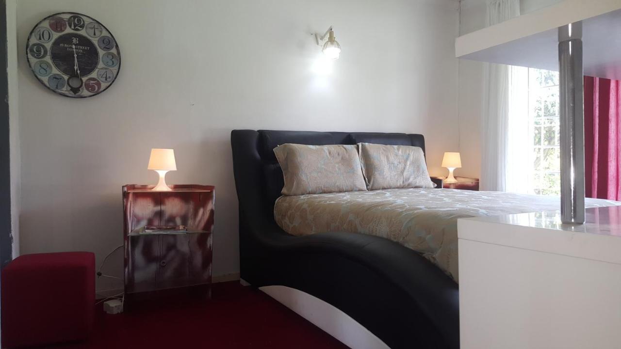 Simbasun Cottages Midrand Bagian luar foto
